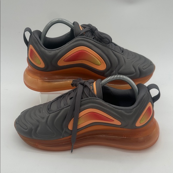 Nike Air Max 720 Gunsmoke-Fuel Orange AQ3196 004 Boys Size 6.5 / Women’s 8.0 - Picture 2 of 14
